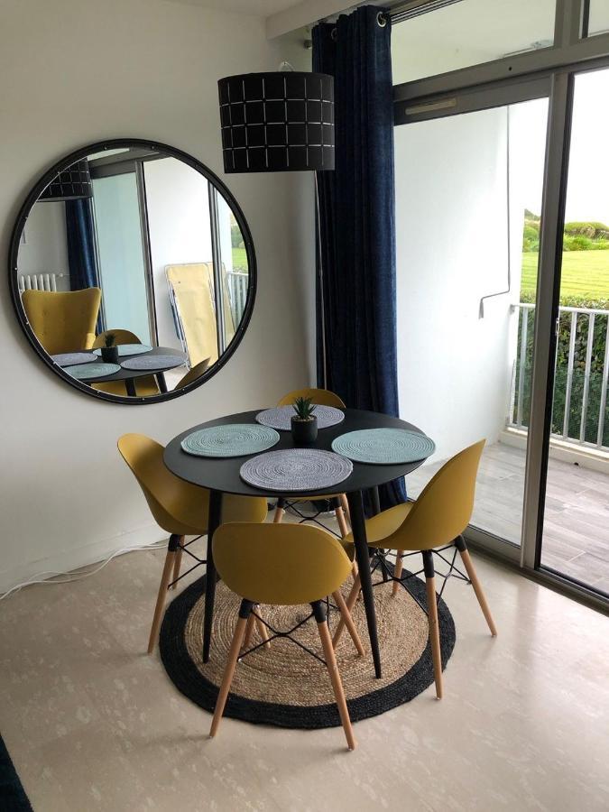 Des 3 Iles Apartment *